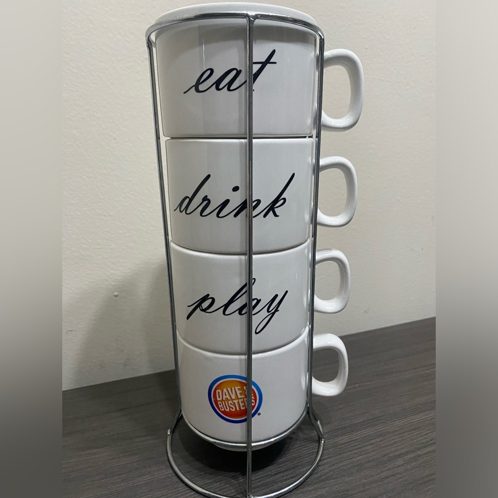 Dave & Busters 4 count mug set